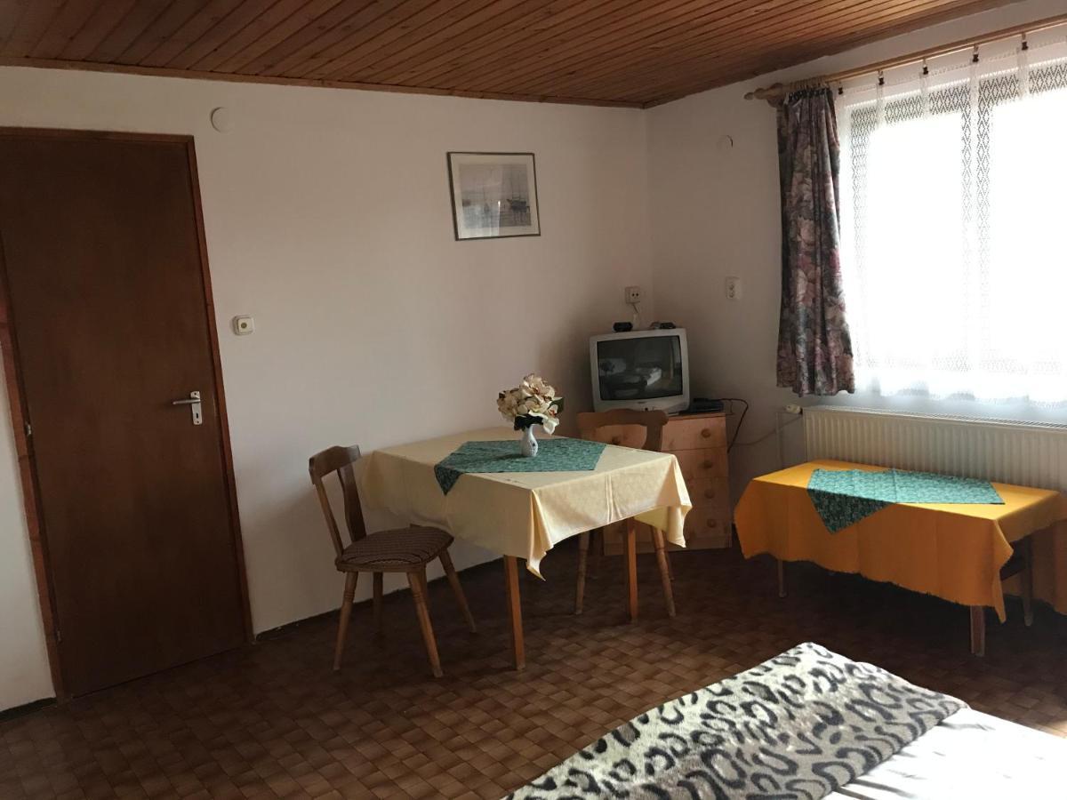 Apartman Berki Margit Heviz Exterior foto